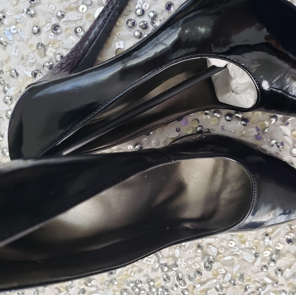 NWOT Black Platform Pump - Picture 3 of 4